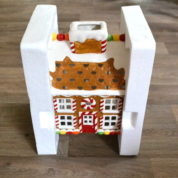 New Vintage Gingerbread House Light Up Santa Village Collection - Picture 2 of 4